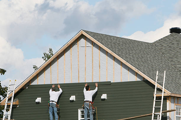 Professional Siding technician working in Mifflin, PA